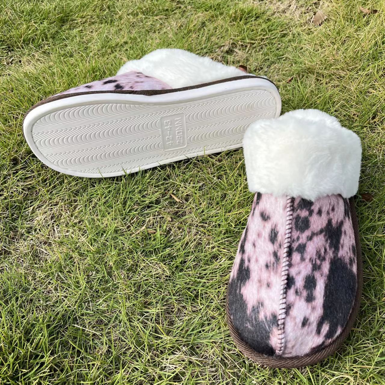 Wholesale Autumn and Winter Plush Slippers